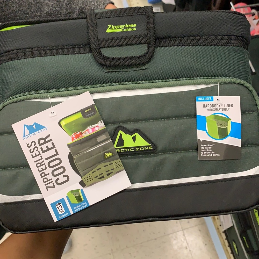 Zipperless cooler